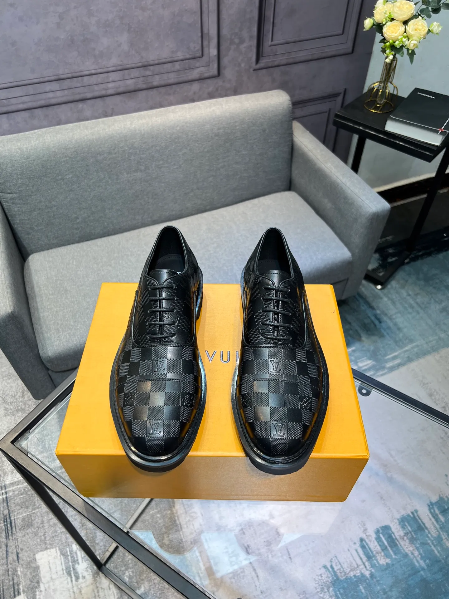Men's shoes 💰820 [LV] - High-end quality - Upper: 🔝 tumbled cowhide, Nappa cowhide, brand logo sewn on shoe body - Lining: cowhide, foot pads; water-dyed cowhide - Outsole: TPR·rubber foam; two-color molded outsole -Super high quality control·Fine workmanship: highlighted (high-end·luxury·grade) -Size: 39-44 (38 45 can be customized)